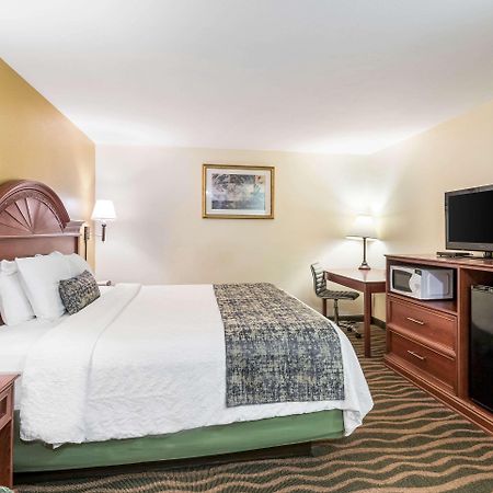 Rodeway Inn Cadiz Екстериор снимка