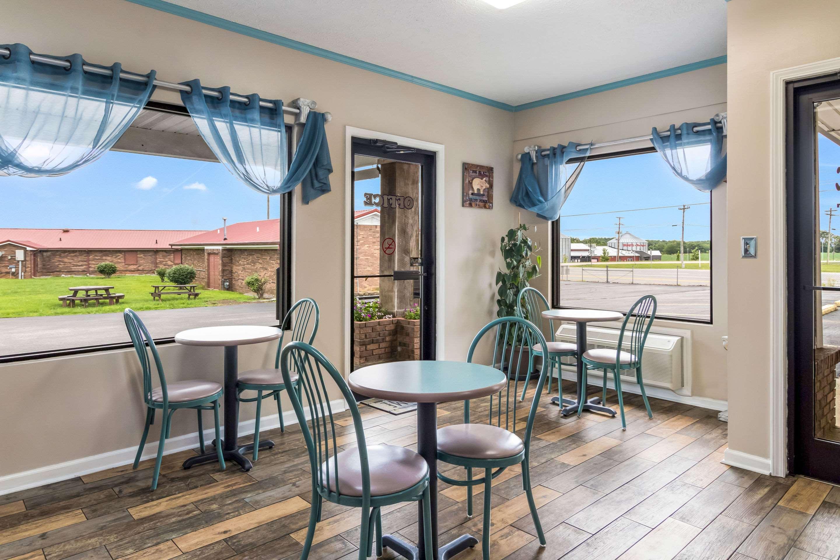 Rodeway Inn Cadiz Екстериор снимка