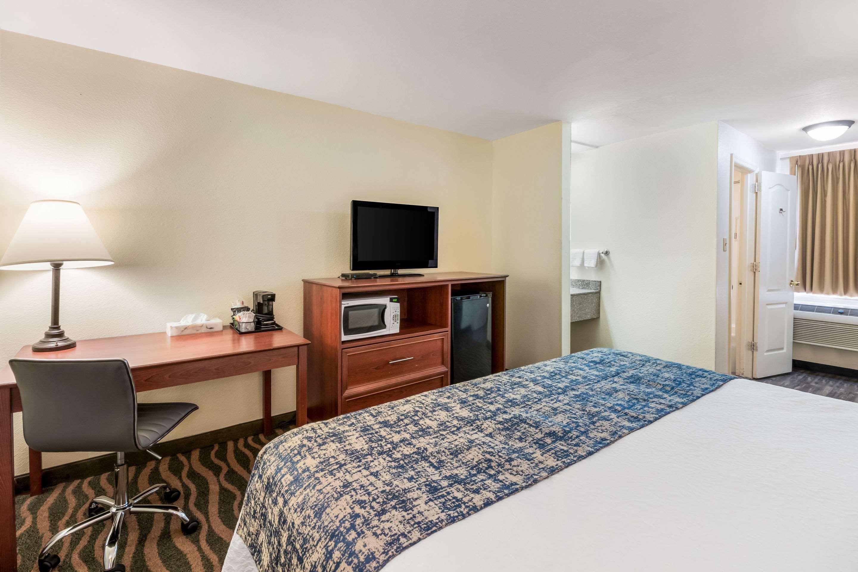 Rodeway Inn Cadiz Екстериор снимка